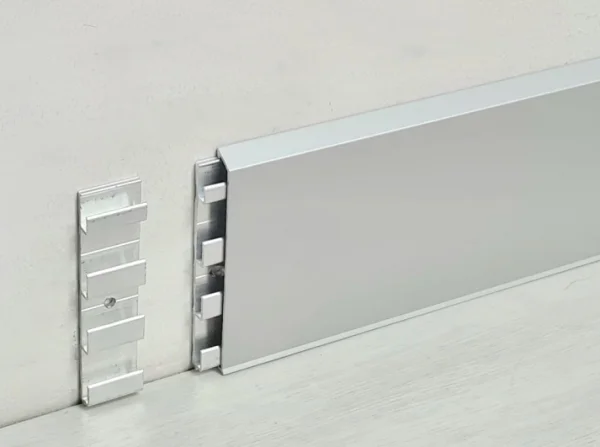 Алюминиевый плинтус Fezard Кабельный ALP-С70 Алюминий 70*10*2500 мм в Перми