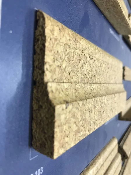 Плинтус пробковый ArtCorkDesing С 103 лакированный 12х65х910 мм в Перми