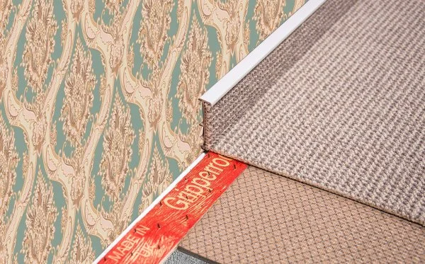 Плинтус для ковролина Korner Listwa 106 Светло-серый 2,5м (50мм) в Перми