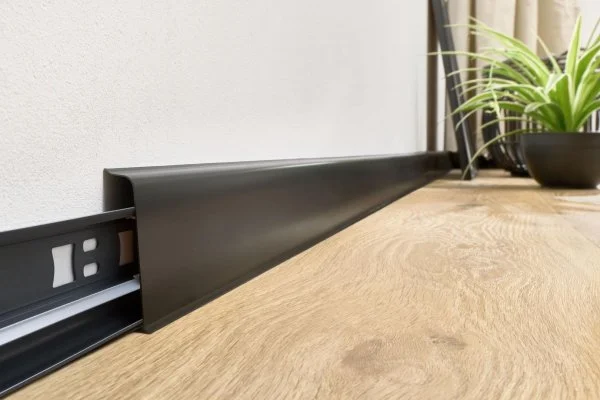 Плинтус пластиковый Arbiton INDO70 220 Чёрный матовый 2.5 м в Перми