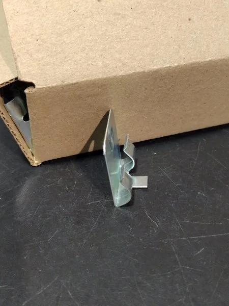 Клипсы к плинтусу MDF Bonkeel (50шт) в Перми