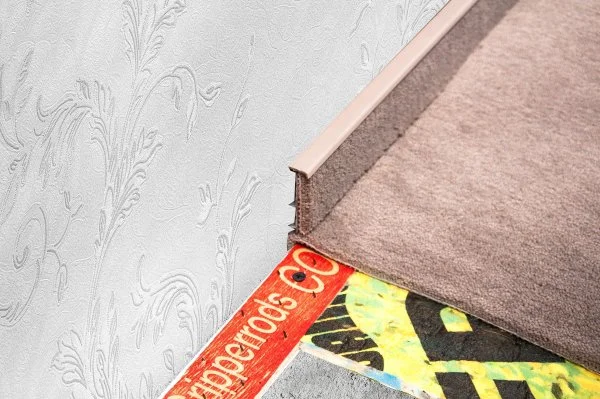 Плинтус для ковролина Korner Listwa 102 Беж 2,5м (50мм) в Перми