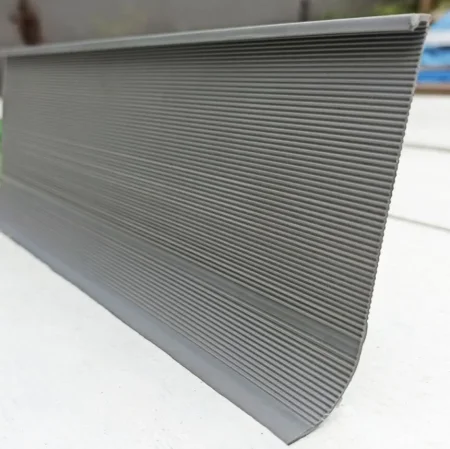 Коннелюрный односоставной плинтус Bonkeel Prof Серый (95х2700мм) в Перми