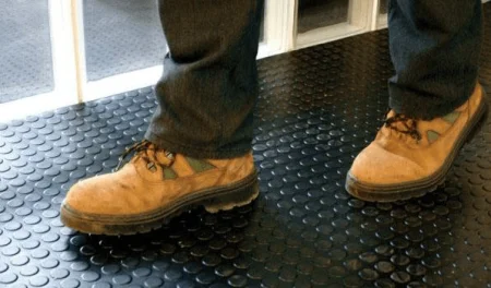 Противоскользящее резиновое покрытие Пятачки (1,0х10м) в Перми