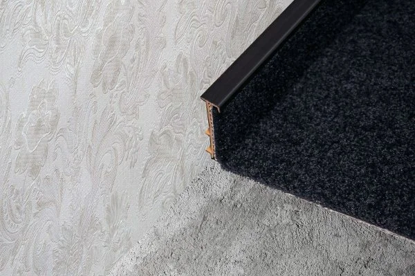 Плинтус для ковролина Korner Listwa 109 Черный 2,5м (50мм) в Перми